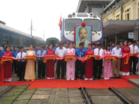 Khai trương đoàn tàu tuyên truyền Đại hội Đảng
